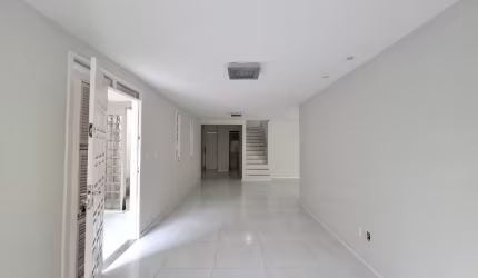 Casa à Venda com 3 quartos, 4 banheiros, 4 vagas e 151m² por R$ 699.999
