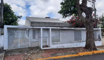 Casa com 4 quartos à venda em Casa Amarela - 800.000