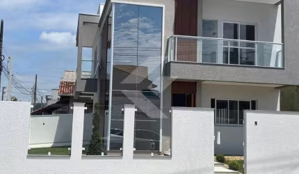 Linda casa de 3 dormitórios