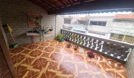 Sobrado para venda com 184m² e 4 quartos.