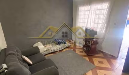 Sobrado para venda com 250m² e 5 quartos.