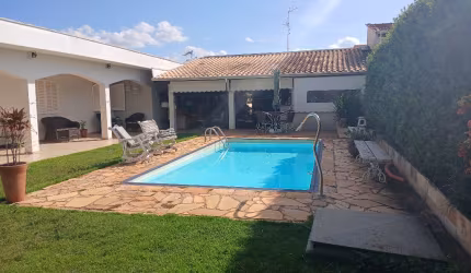 Linda casabcom piscina no Planalto verde em Mogi Guaçu  SP