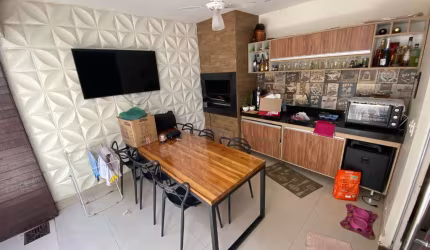 Casa reformada e ampliada no Condomínio Esmeralda