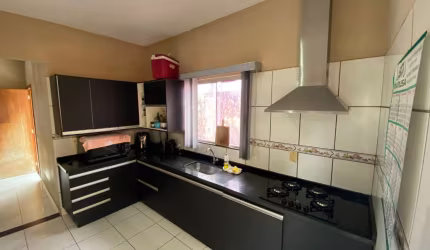 Linda casa com excelente localização no Chapéu do Sol