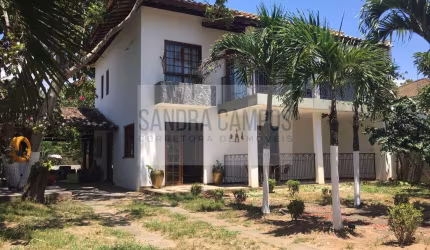 Casa nascente com acesso à área de preservação!