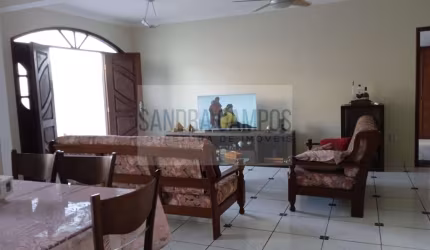 Casa Ampla e Confortável com quintal perto do Centro de Lauro de Freitas!