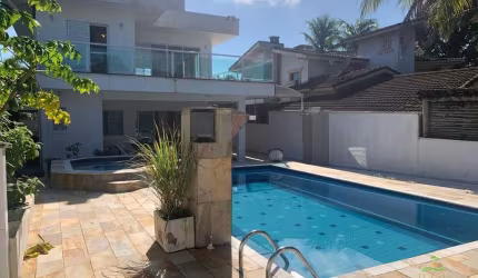 Sobrado de Luxo à Venda em Morada da Praia, Bertioga/SP - 4 Quartos, 4 Suítes, Piscina e Área Gourmet - Imperdível!