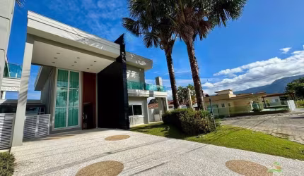 IMÓVEL DE ALTO PADRÃO A VENDA NO MORADA DA PRAIA - BERTIOGA/SP: Casa de Luxo com 5 Quartos, 4 Suítes e 6 Vagas de Garagem!
