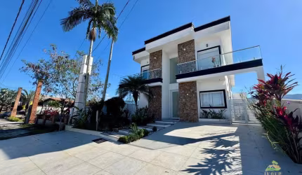 Luxuosa Casa de Alto Padrão à Venda em Morada da Praia - Bertioga/SP:  6 Suítes, 3 Salas, 9 Banheiros - 465,62 m².