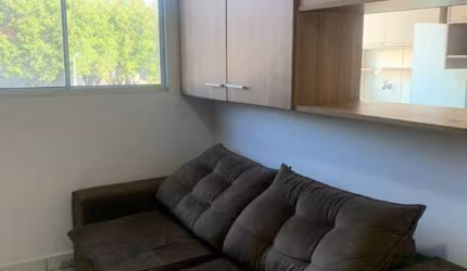 2 dormitórios com armários embutidos, 1 banheiro com box e gabinete, sala com painel, cozinha com armários e gabinete,  Condomínio completo