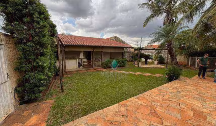 LInda Casa Alto Rio  Preto - 4 dormitórios suítes, 3 salas amplas, cozinha planejada, Piscina, quintal gramado, varanda  - 600m² Terr e 284 Constr.