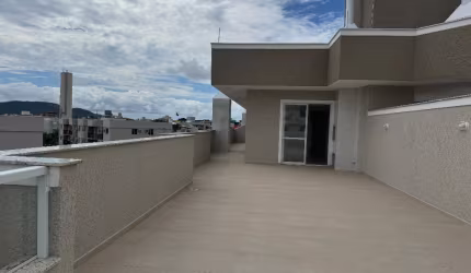 Cobertura  a venda no bairro Ingleses com 3 dormitórios