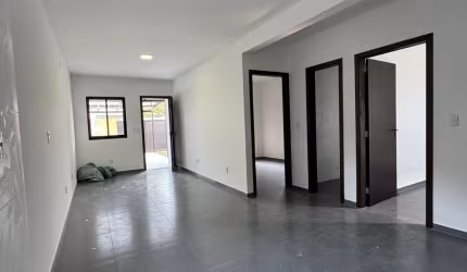 Linda casa a Venda no bairro Rio Vermelho com 2 dormitórios.