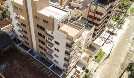 Excelente apartamento,  à poucos metros do mar...