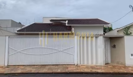 Ótima casa a venda no Bairro Nova América /  Residencial ou Comercial