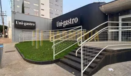 Excelente Imóvel Comercial a venda com ótima localização próximo ao centro da cidade, todo reformado e ideal para comércio.