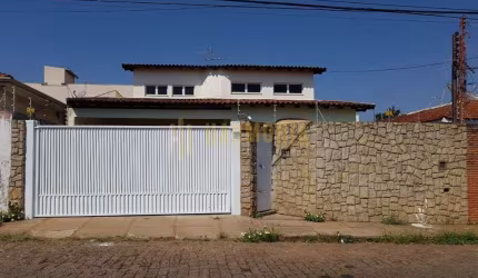 Lindo sobrado a venda ou locação, região central de Araraquara!