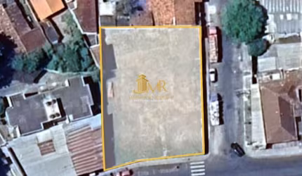 Lote de esquina todo murado em excelente localização