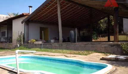 Excelente chácara com 02 casas no asfalto na Praia dos Namorados.