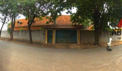 CONSTRUÇÃO antiga, para demolir e aproveitar o terreno.