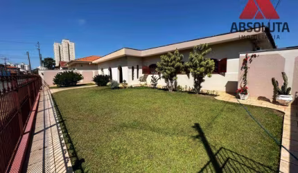Casa a venda com 720 m² de terreno