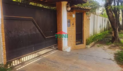 Chácara de luxo à venda ou locação em Salto-SP, bairro Condomínio Fechado Piccolo Paese: 2 suítes, 3 salas, 3 banheiros, 300m².