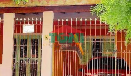Casa à venda em Salto-SP, no Jardim Saltense, com 2 quartos, 1 sala, 2 vagas de garagem e 158,60 m² de área
