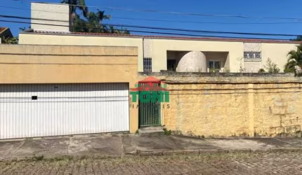 Imperdível oportunidade! Casa à venda em Salto-SP, Vila Roma. 3 quartos, 1 suíte, 2 salas, 3 banheiros, 2 vagas, 259m².