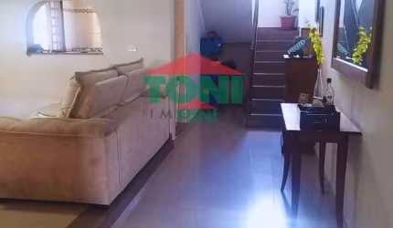 Excelente ponto comercial à venda na Vila Teixeira, Salto-SP! 1 sala, 3 banheiros, 2 vagas!