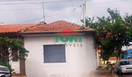 Imperdível! Casa à venda em Salto-SP, na Vila Teixeira, com 2 quartos, 1 sala, 1 cozinha, 1 banheiro, 2 vagas de garagem e 125m².