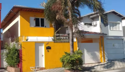 Sobrado para Venda em Taubaté, Centro, 3 dormitórios, 1 suíte, 2 banheiros, 2 vagas