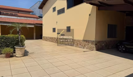 Sobrado para Venda em Taubaté, Parque São Cristóvão, 4 dormitórios, 1 suíte, 4 banheiros, 6 vagas