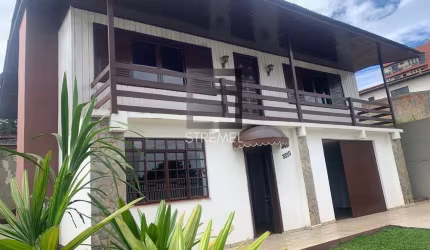 Casa para Venda em Guarapuava, Santa Cruz, 5 dormitórios, 3 banheiros, 1 vaga