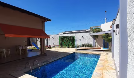 Casa com 3 quartos à venda na R, Centro, Jardinópolis por R$ 777.000