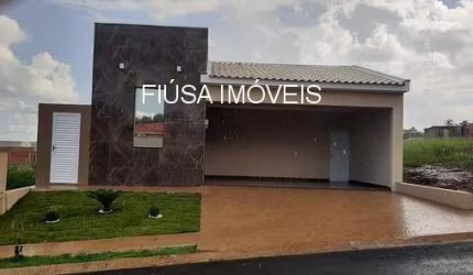 Casa em condomínio fechado com 3 quartos à venda na CRAVINHOS, Centro, Cravinhos por R$ 772.500