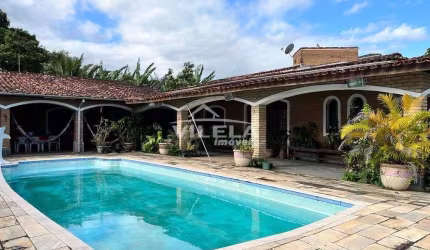 Excelente casa com piscina e edícula