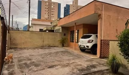 CASA COM 2 DORMITÓRIOS, COM TERRENO AMPLO NA RUA VARZEA PAULISTA VILA SANTANTA 2 EM JUNDIAÍ.