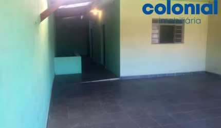 SOBRADO COM GARAGEM NA PARTE DE BAIXO E 03 QUARTOS.