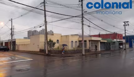 Casa à Venda Térrea em Jundiaí-SP, Vila Vianelo: 3 Quartos, 2 Salas, 3 Vagas e 301m² de terreno!
