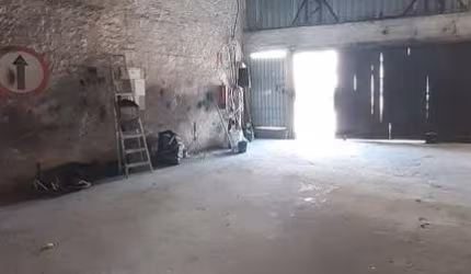 Galpão Comercial à Venda em Jundiaí-SP, Bairro Vila Arens - Mais 2 casas no terreno, 520m².