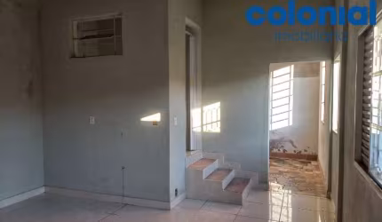 CASA COM 02 DORMITÓRIOS E EDÍCULA PRÓXIMO À RUA DA VÁRZEA.