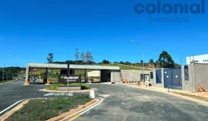 TERRENO À VENDA NO CONDOMÍNIO TAMBORÉ.