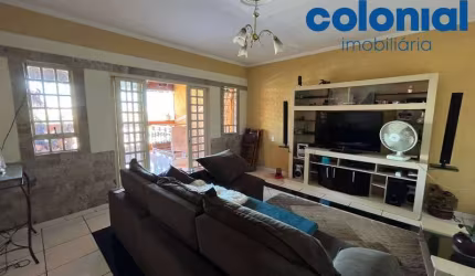Linda casa à venda em Várzea Paulista-SP, Jardim Itália: 2 quartos, 1 suíte, 2 salas, 1 banheiro, 3 vagas, 234,88 m².