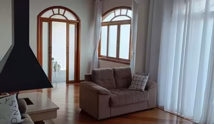 CASA AMPLA COM 3 QUARTOS/1 SUÍTE COM PISCINA NO JARDIM ESTÁDIO.