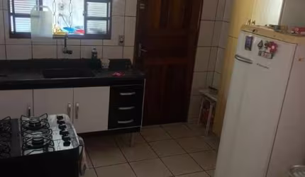Casa à venda em Várzea Paulista-SP, Jardim América, 3 quartos, 1 sala, 3 banheiros, 2 vagas, 275m². Confira!