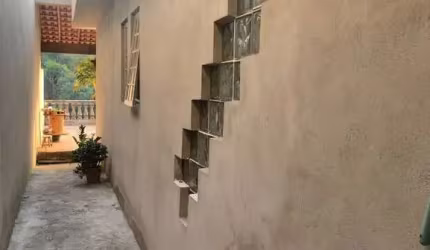 CASA COM 2 QUARTOS NO SANTA GERTRUDES.