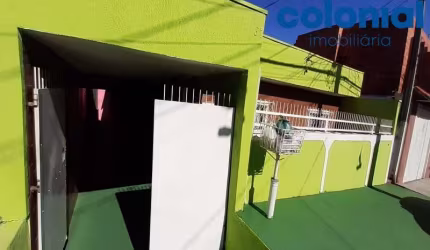 CASA COM 2 QUARTOS, MAIS 2 CASAS COM DOIS CÔMODOS NOS FUNDOS