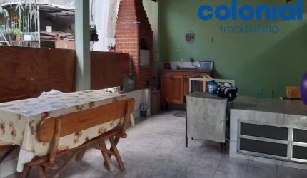 CASA COM 3 QUARTOS SENDO 2 SUÍTES E EDÍCULA