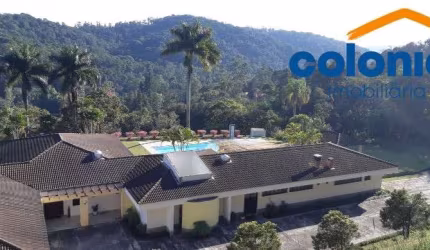 CHÁCARA PERFEITA, AOS PÉS DA SERRA DOS CRISTAIS, COM 4 SUÍTES, PISCINA, TOTALMENTE PLANA EM 11.500M² DE ÁREA, CONDOMÍNIO FECHADO.RECANTO DOS CRISTAIS