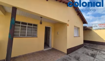 Terreno amplo, com casa para demolição, à venda em Jundiaí-SP, bairro Jardim Itália, região da Colonia: 955m² de área.